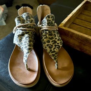 Leopard zip sandals